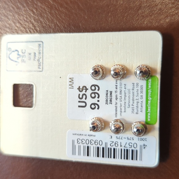 I Am Zirconia Diamond studs - Picture 2 of 4